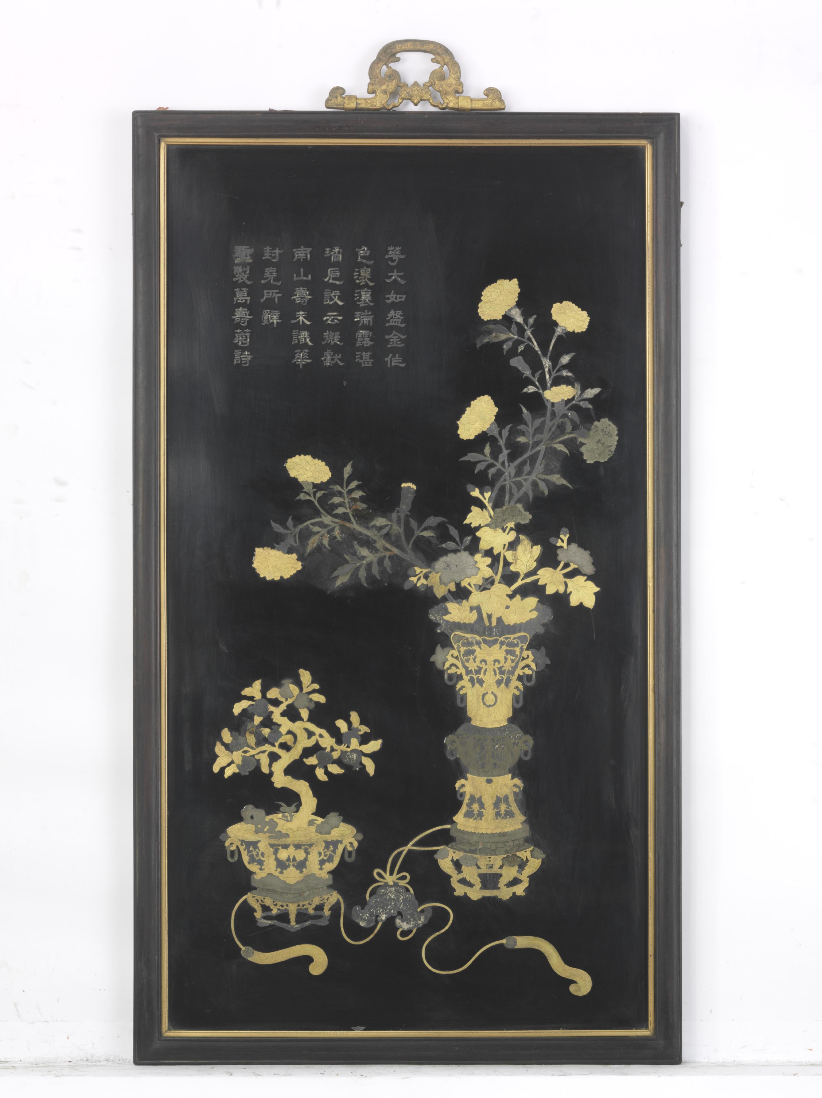 紫檀木边框嵌金银片万寿菊图挂屏